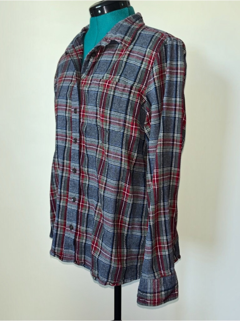 L.L.Bean Women’s Slightly Fitted Plaid Flannel Button Down Shirt Large - Picture 2 of 11